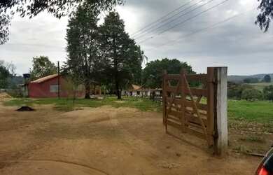 Imagem: A fazenda possui 57000m² de Área e está localizado em Centro