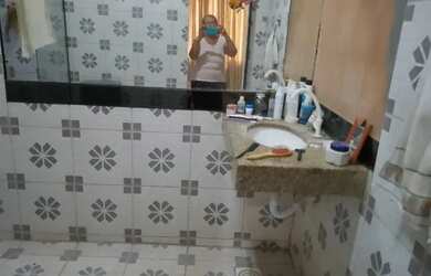 Imagem: A casa possui 3 Dormitórios, 2 Banheiros, 5 Vagas na garagem