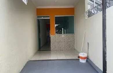 Imagem: A casa possui 2 Dormitórios, 1 Banheiro, 1 Vaga na garagem