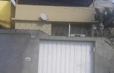 Imagem: A casa possui 3 Dormitórios, 3 Banheiros, 2 Vagas na garagem
