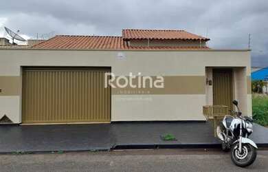 Imagem: A casa possui 3 Dormitórios, 3 Banheiros, 3 Vagas na garagem