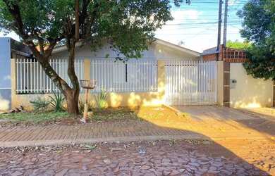 Imagem: A casa à venda possui 3 Dormitórios, 2 Banheiros e 3 Vagas