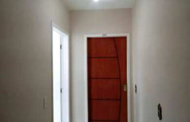 Imagem: A casa possui 2 Dormitórios, 1 Banheiro, 2 Vagas na garagem