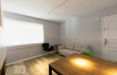 Imagem: O apartamento possui 2 Dormitórios, 1 Banheiro, 1 Vaga na garagem