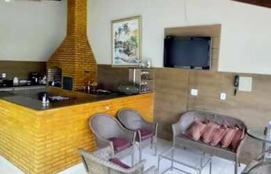 Imagem: A casa possui 3 Dormitórios, 3 Banheiros, 3 Vagas na garagem