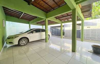 Imagem: A casa possui 4 Dormitórios, 1 Banheiro, 1 Vaga na garagem