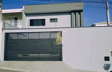 Imagem: A casa possui 4 Dormitórios, 4 Banheiros, 4 Vagas na garagem