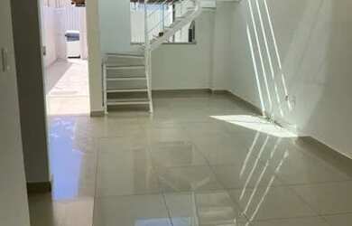 Imagem: A casa possui 2 Dormitórios, 3 Banheiros, 1 Vaga na garagem