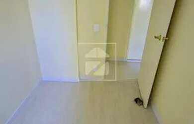 Imagem: O apartamento possui 3 Dormitórios, 1 Banheiro, 1 Vaga na garagem