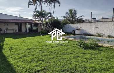 Imagem: A casa possui 5 Dormitórios, 2 Banheiros, 2 Vagas na garagem