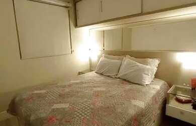 Imagem: A casa possui 2 Dormitórios, 2 Banheiros, 2 Vagas na garagem