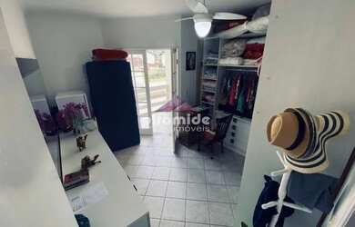 Imagem: A casa possui 2 Dormitórios, 1 Banheiro, 2 Vagas na garagem