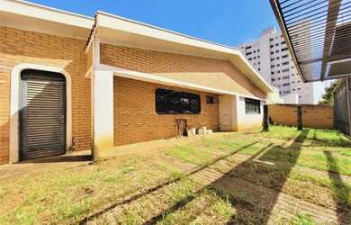 Imagem: O depósito à venda possui 4 Vagas na garagem e 370m² de Área