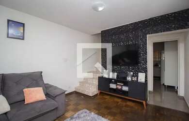 Imagem: A casa possui 4 Dormitórios, 1 Banheiro, 1 Vaga na garagem