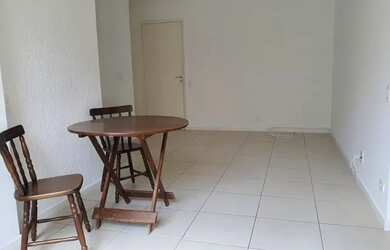 Imagem: O apartamento possui 1 Dormitório, 1 Banheiro, 1 Vaga na garagem