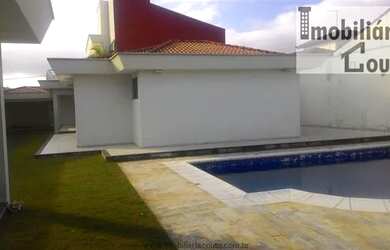 Imagem: A casa possui 3 Dormitórios, 1 Banheiro, 4 Vagas na garagem