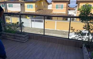 Imagem: A casa possui 3 Dormitórios, 2 Banheiros, 2 Vagas na garagem