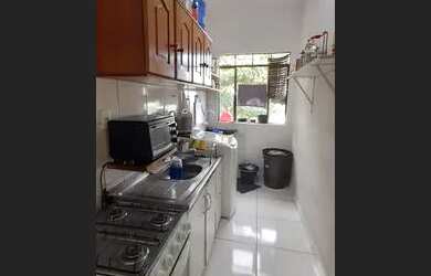 Imagem: O apartamento possui 2 Dormitórios, 1 Banheiro, 1 Vaga na garagem