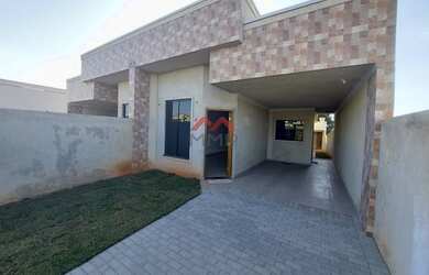 Imagem: A casa possui 3 Dormitórios, 1 Banheiro, 2 Vagas na garagem