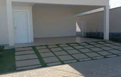 Imagem: A casa e possui 3 Dormitórios, Suítes, 2 Banheiros, 4 Vagas