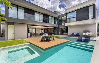 Imagem: A casa em condomínio possui 5 Dormitórios, 5 Banheiros, 5