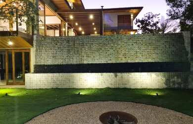 Imagem: A casa em condomínio possui 5 Dormitórios, 5 Banheiros, 4