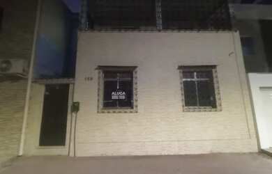 Imagem: A casa possui 2 Dormitórios, 1 Banheiro e está localizado