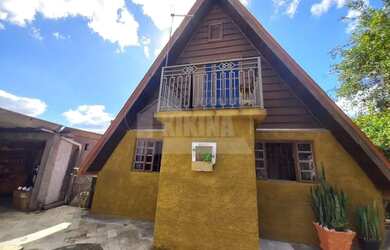 Imagem: A casa possui 5 Dormitórios, 3 Banheiros, 1 Vaga na garagem