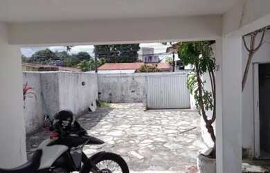 Imagem: A casa possui 2 Dormitórios, 1 Banheiro, 2 Vagas na garagem