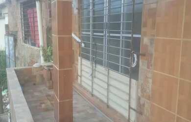 Imagem: A casa possui 2 Dormitórios, 2 Banheiros e está localizado