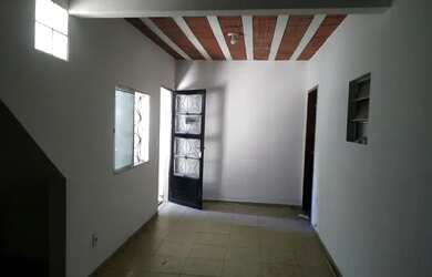 Imagem: A casa possui 1 Dormitório, 1 Banheiro, 55m² de Área e está