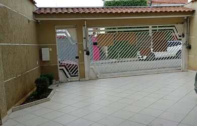 Imagem: A casa possui 3 Dormitórios, 5 Banheiros, 5 Vagas na garagem