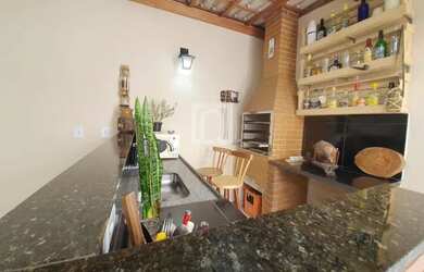 Imagem: A casa em condomínio possui 3 Dormitórios, 2 Banheiros, 2