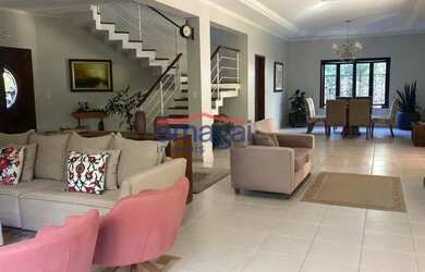 Imagem: A casa em condomínio possui 4 Dormitórios, 5 Banheiros, 2