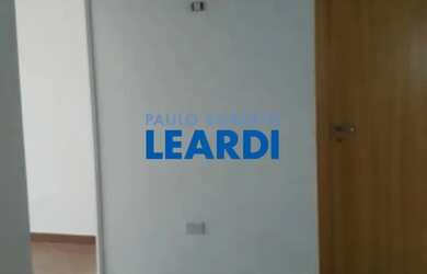 Imagem: O depósito para alugar possui 2 Vagas na garagem e 40m² de