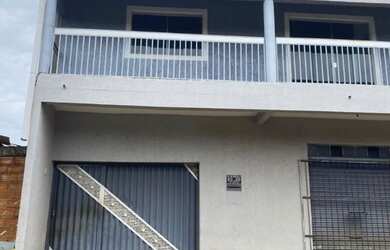 Imagem: A casa possui 5 Dormitórios, 3 Banheiros, 4 Vagas na garagem