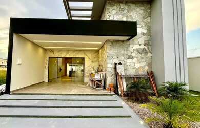 Imagem: A casa em condomínio possui 3 Dormitórios, 4 Banheiros, 2