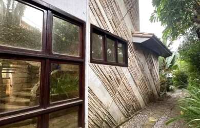 Imagem: A casa possui 5 Dormitórios, 1 Banheiro, 1 Vaga na garagem