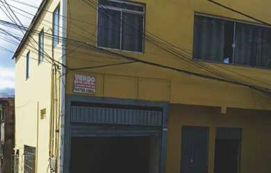 Imagem 9: Prédio com três casas e um ponto comercial