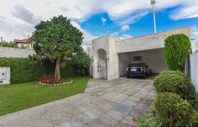 Imagem: A casa possui 5 Dormitórios, 3 Banheiros, 280-0m² de Área