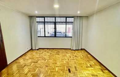 Imagem: A casa possui 2 Dormitórios, 2 Banheiros, 2 Vagas na garagem