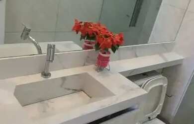 Imagem: O apartamento possui 2 Dormitórios, 1 Banheiro, 1 Vaga na garagem