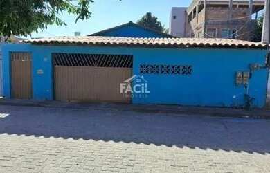 Imagem: A casa possui 4 Dormitórios, 2 Banheiros, 2 Vagas na garagem