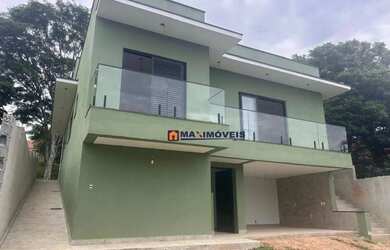 Imagem: A casa possui 3 Dormitórios, 3 Banheiros, 2 Vagas na garagem