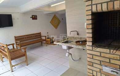 Imagem: A casa possui 3 Dormitórios, 4 Banheiros, 5 Vagas na garagem