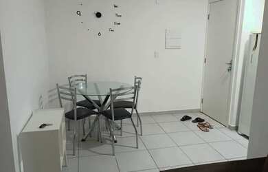 Imagem: O apartamento possui 2 Dormitórios, 1 Banheiro, 1 Vaga na garagem