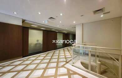 Imagem: O depósito possui 3 Vagas na garagem, 400m² de Área e está