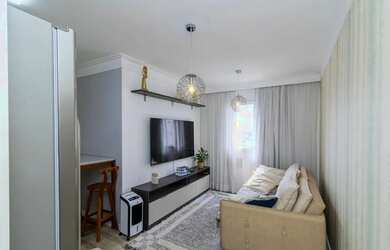 Imagem: O apartamento possui 2 Dormitórios, 1 Banheiro, 1 Vaga na garagem