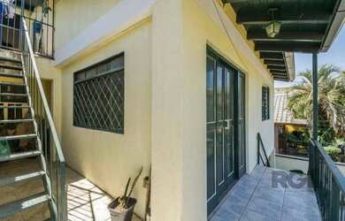 Imagem: A casa à venda possui 5 Dormitórios, 5 Banheiros, 3 Vagas