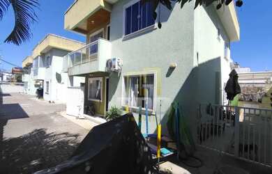 Imagem: A casa possui 2 Dormitórios, 2 Banheiros, 2 Vagas na garagem